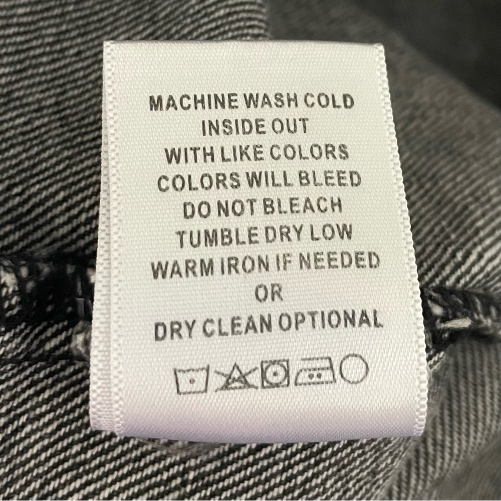 NWOT Vervet Escala Denim Jacket Women’s M Black Acid Wash Classic Crop Fit - Picture 16 of 16